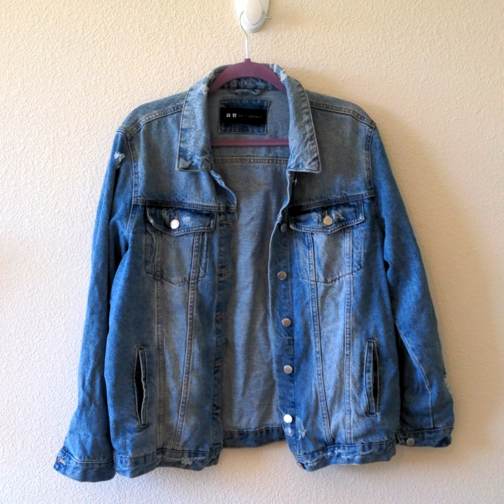 Art + Ephect Distressed Blue Jean Jacket with Silver Hardware Size Large